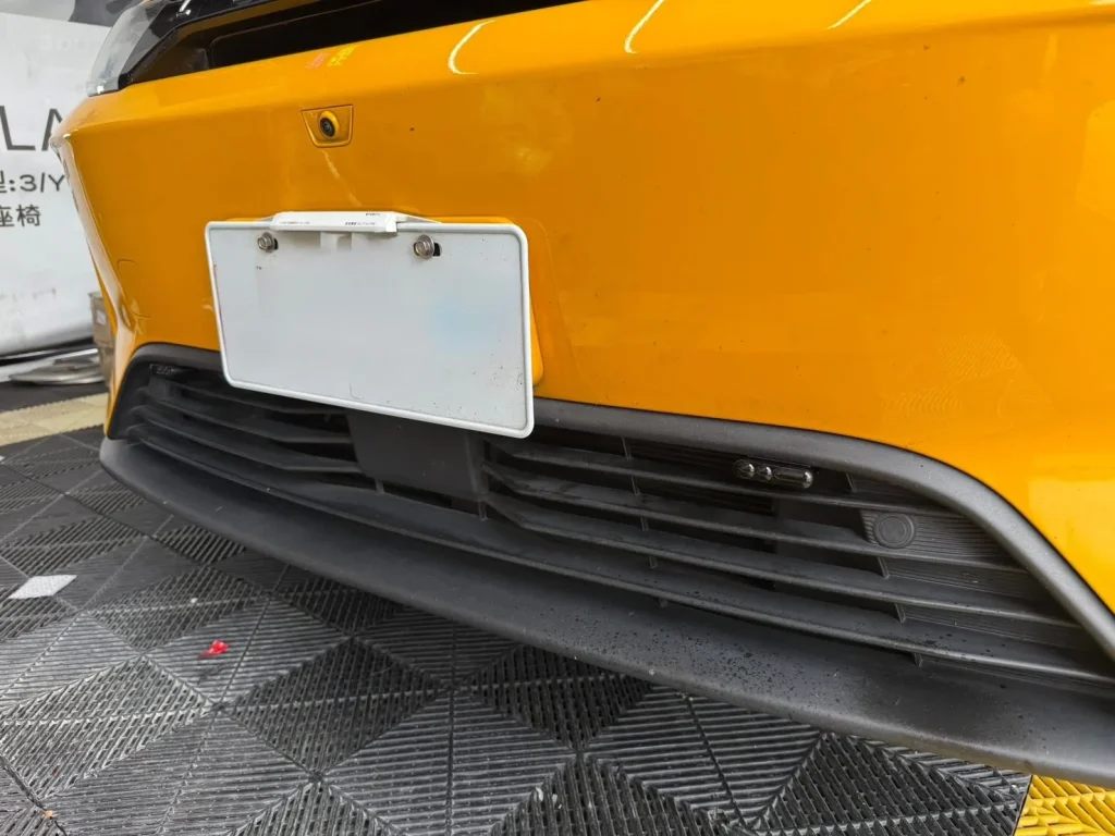 LUXGEN n7 計程車前保桿下方格柵、車牌右側安裝的雷射防護罩感應頭